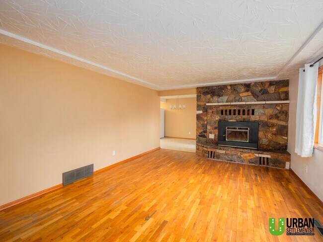 Building Photo - 3 Bedrooms | 1 Bathroom | 2,168 Sq. Ft. | Attached Garage | Large Yard
