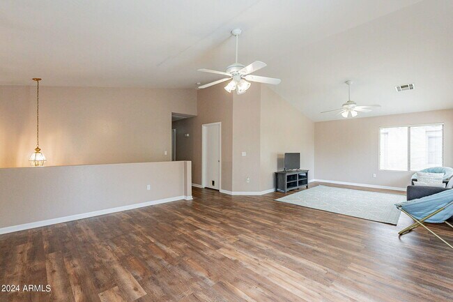 Building Photo - 822 E Ross Ave