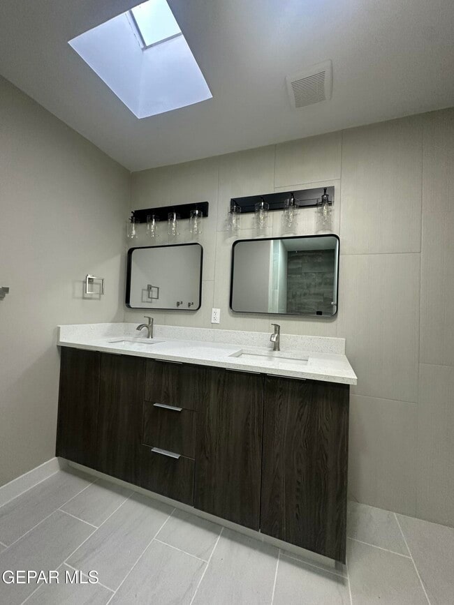 Building Photo - 2433 Alan Duncan Ln