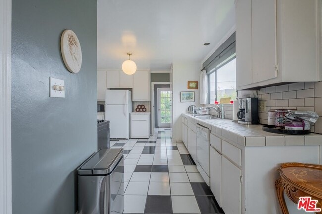 Building Photo - 8318 4th St