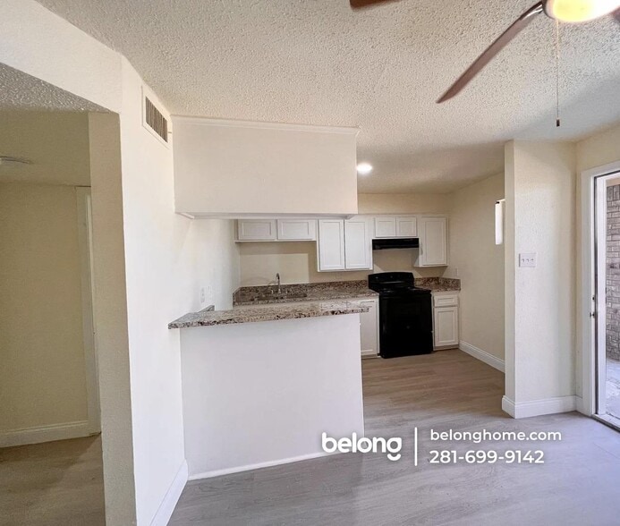 Building Photo - 105 Cypress Dr