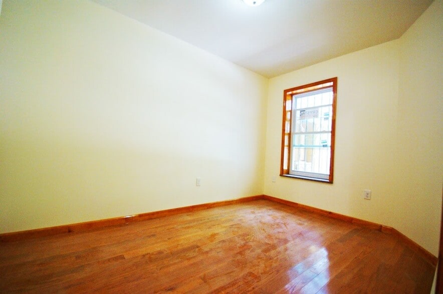 smallest bedroom - 451 51st St