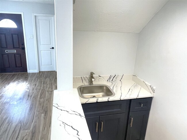 Building Photo - 4006 Breakwood Dr