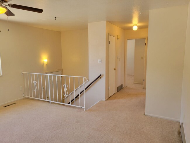 Building Photo - 4 Bed 2 Bath Allowing Pets - Available Now! - MileStone RES