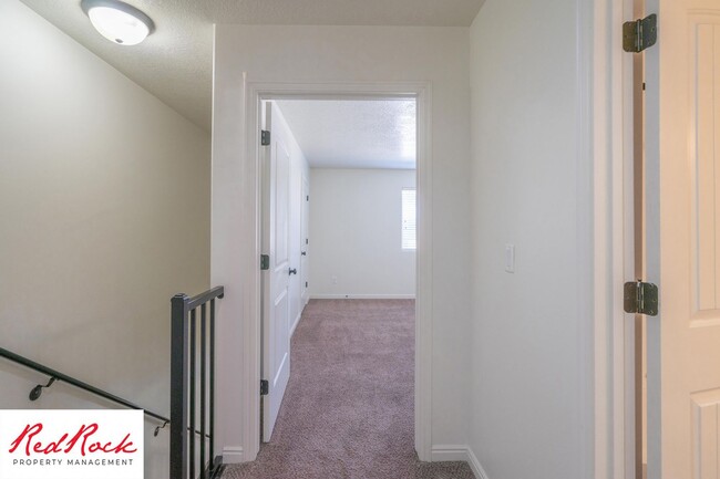 Building Photo - DOG-FRIENDLY 3 Bedroom Townhome with INTER...