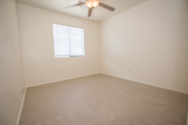 Building Photo - Charming 3-bedroom, 2-bathroom Home w/ 2 C...
