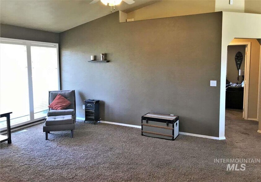 Building Photo - 5008 N Rothmans Ave