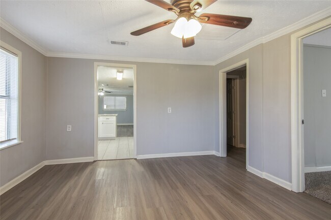 Building Photo - 4401 Elmwood St