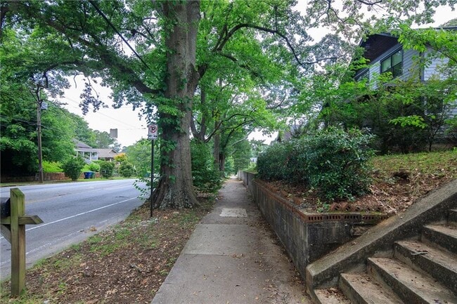 Building Photo - 1656 Hosea L Williams Dr SE