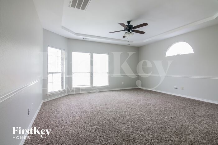 Building Photo - 611 Dover Heights Trail