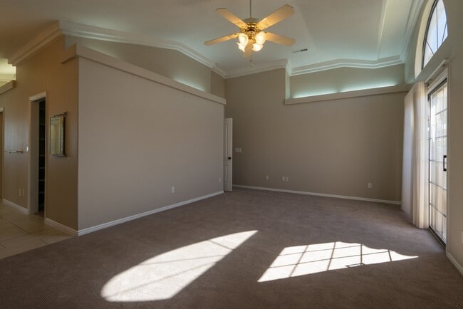 Building Photo - Spacious 6 Bedroom Home with a Balcony!
