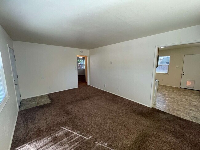 Building Photo - Cozy 2 BR 1 BA Home in Midtown!
