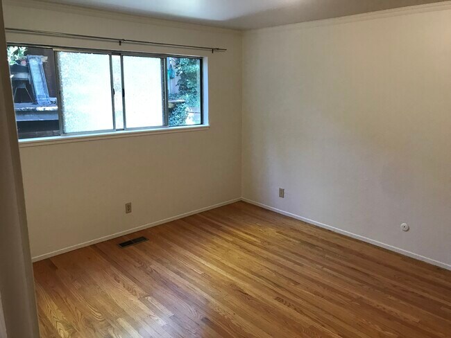 Building Photo - 1721 Arrowhead Dr