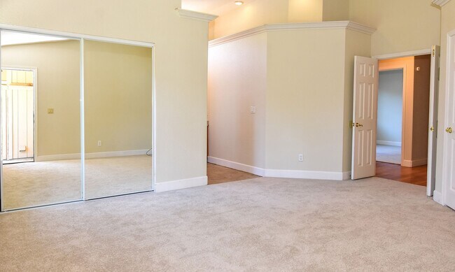 Building Photo - 485 Deer Creek Dr