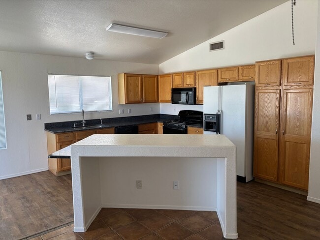 Building Photo - 7078 W Hunnington Dr