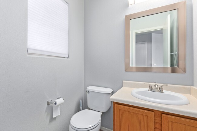Building Photo - Amazing 3 Bedroom Home in Great Queen Cree...