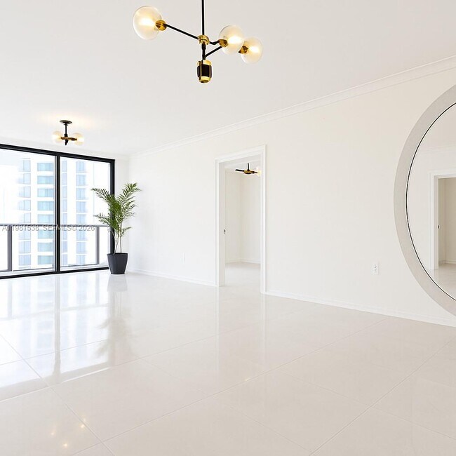 Building Photo - 3731 N Country Club Dr