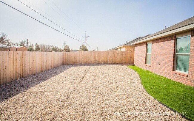 Building Photo - 2005 Kenwood Ave