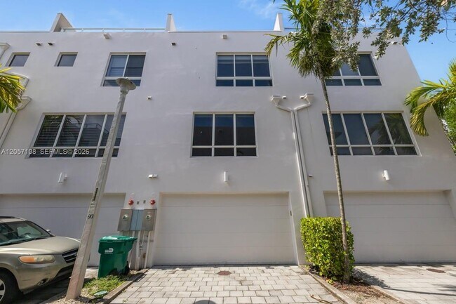 Building Photo - 10471 NW 66th St