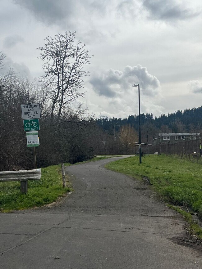 Building Photo - Cozy Cottage close to everything!