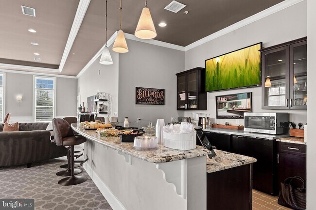 Building Photo - 2022 Crescent Wy