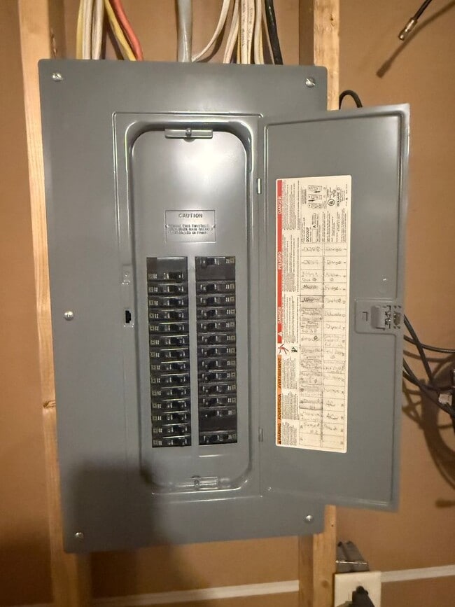 Building Photo - Remodeled 3BR 3BA Duplex in Black Earth –  $2800 month