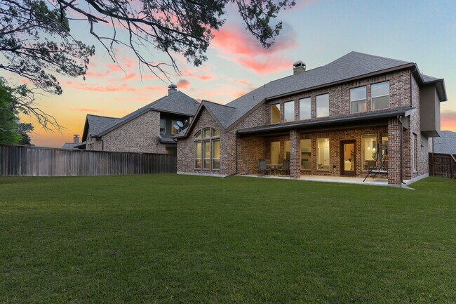 Building Photo - 632 Sydney St