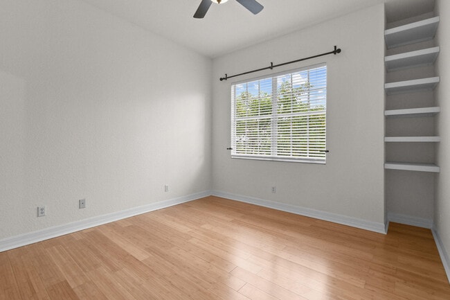 Building Photo - 4930 Bonsai Cir