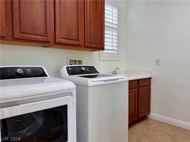 Building Photo - 7873 Sleeping Lily Dr