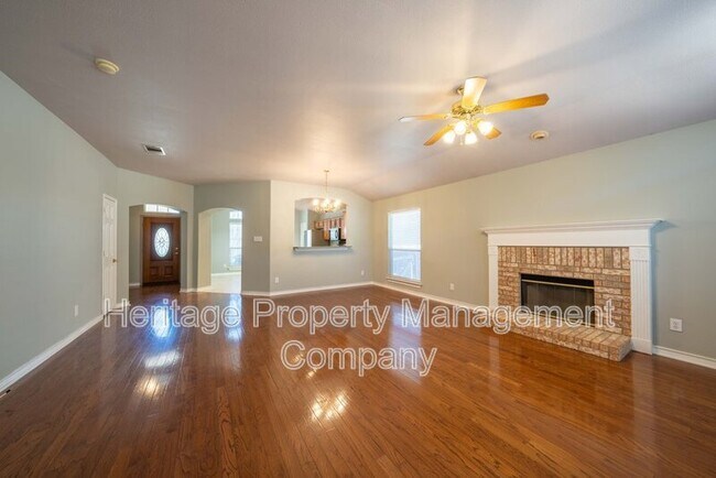 Building Photo - 1435 Bluff Forest