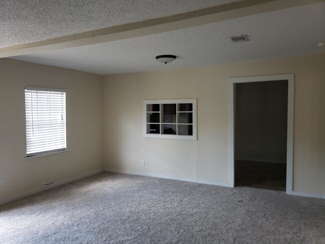 Building Photo - 1307 Josephine St