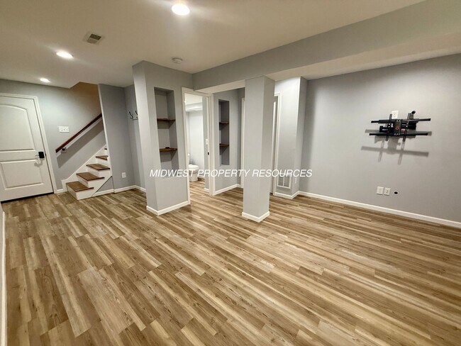 Building Photo - 2421 NE Carousel Cir
