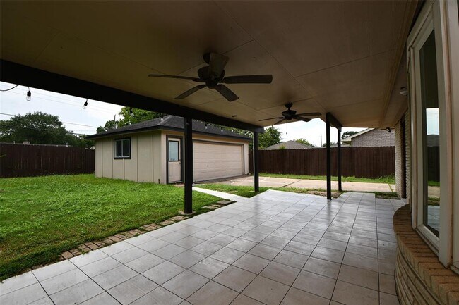 Building Photo - 5951 Beaudry Dr