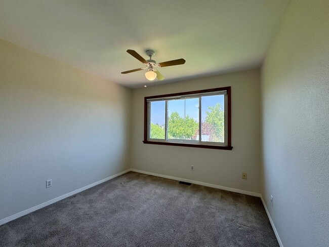 Building Photo - Welcome to your new home in the heart of T...