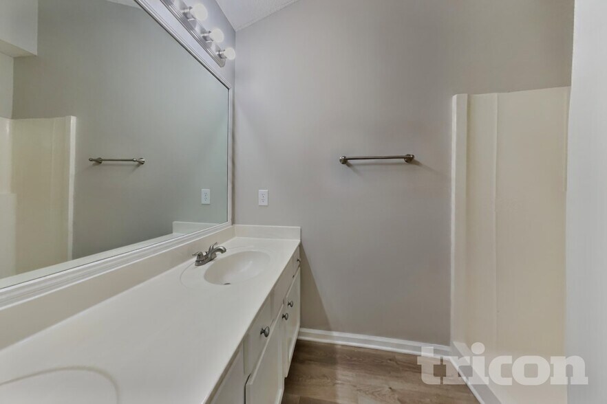 Building Photo - 1017 Woodland Pointe Dr