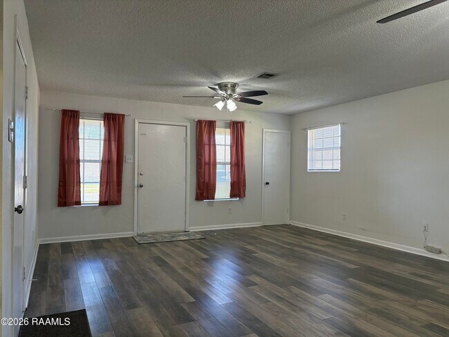 Building Photo - 205 Brookwood Cir