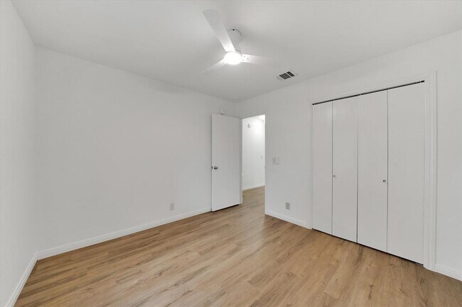 Building Photo - 1707 Primrose Ln