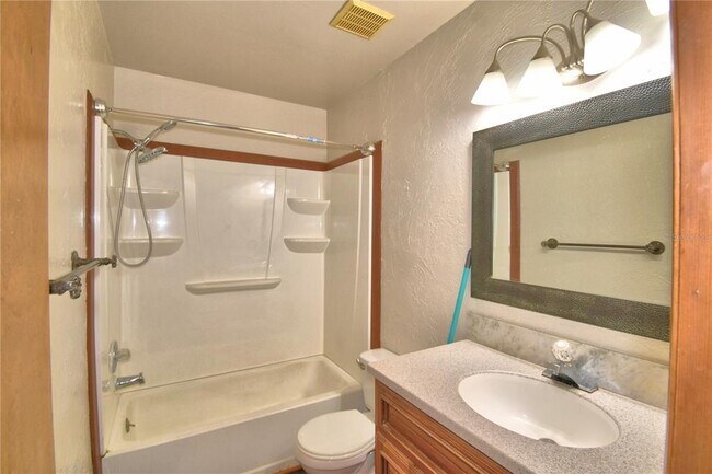 Building Photo - 751 Rebecca St