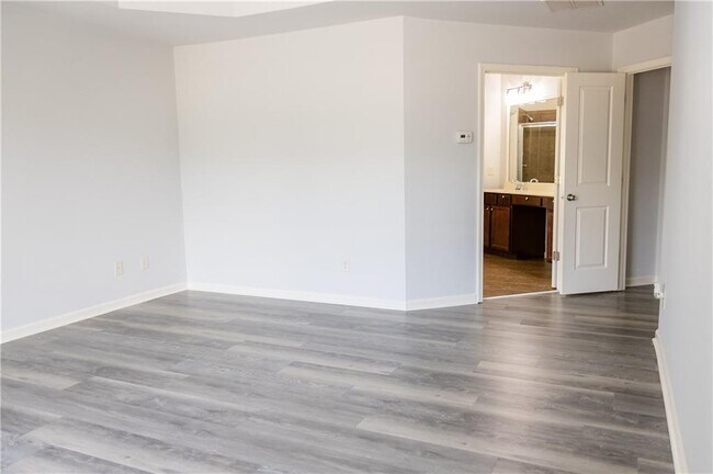 Building Photo - 4960 Ducote Trail