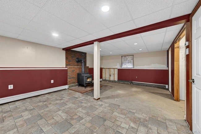 Building Photo - 76 Maureen Dr