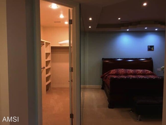 Building Photo - 5 br, 4 bath House - 2075 Torrey Pines Rd ...