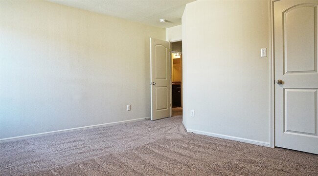 Building Photo - 10510 Pine Landing Dr