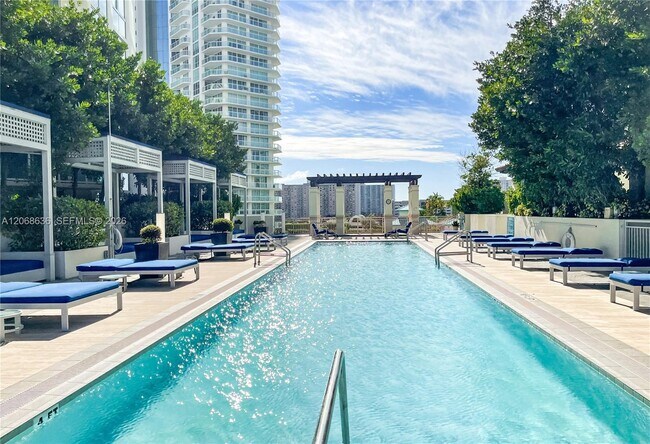 Building Photo - 150 Sunny Isles Blvd