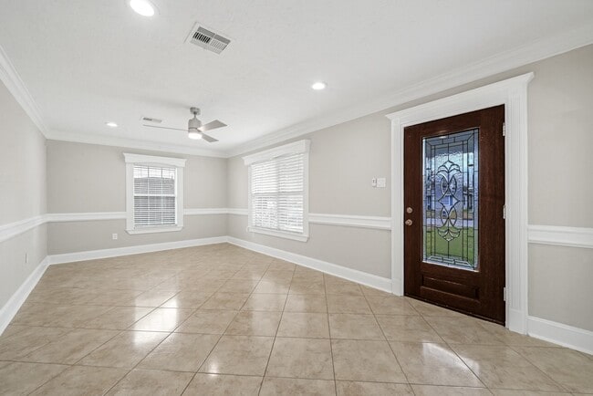 Building Photo - 7647 Greendowns St