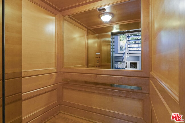 Building Photo - 10023 Westwanda Dr