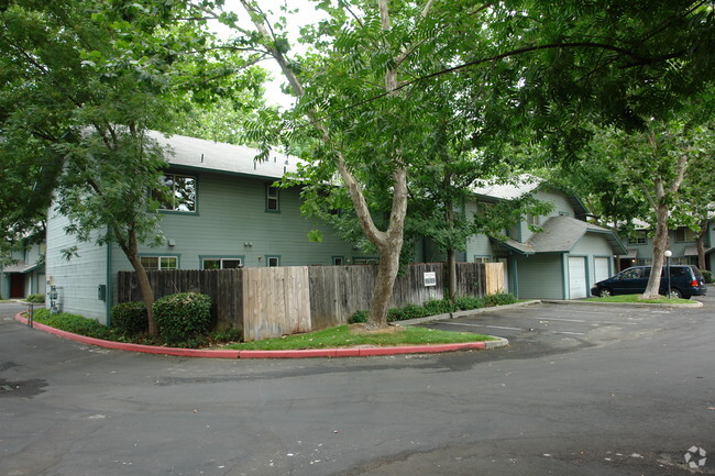 Building Photo - Humboldt Ridge