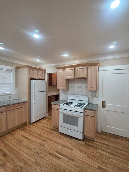 Building Photo - 14 Vera St