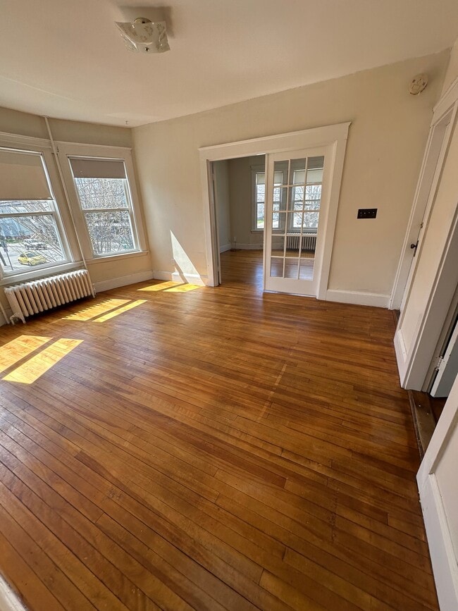 Building Photo - 213 Pine St