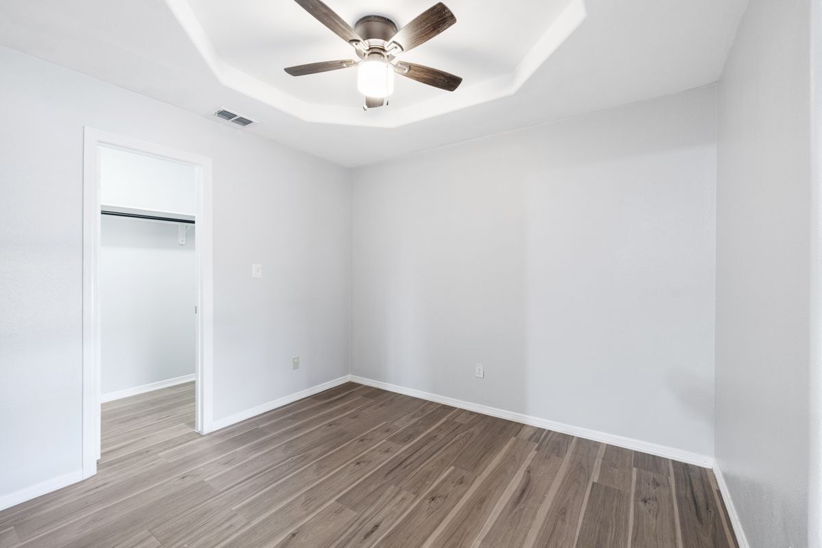 Building Photo - 1206 E Samano St