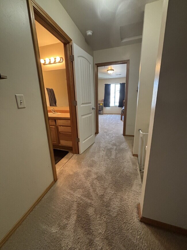 Building Photo - Charming 3-Bedroom  2.5 Bath retreat in Be...
